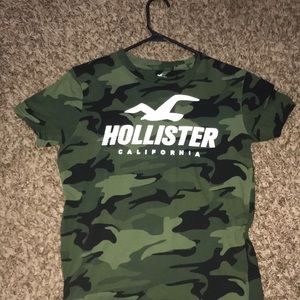 Men’s Camo Hollister tee